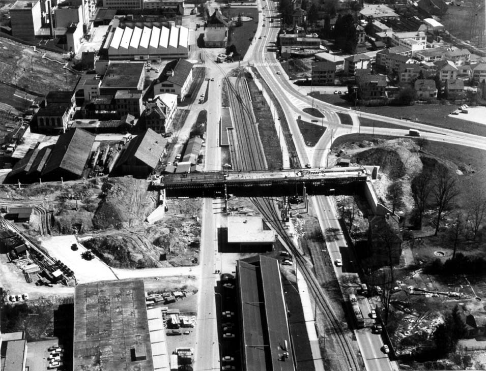 Baustelle der Autobahn A2/5 im Bereich Grosshof, 16. April 1970.